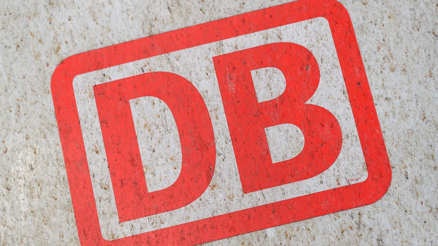 Die Bahn will die Strecke zwischen Cottbus und Lübbenau zweigleisig ausbauen. (Symbolbild) Foto: Patrick Pleul/dpa
