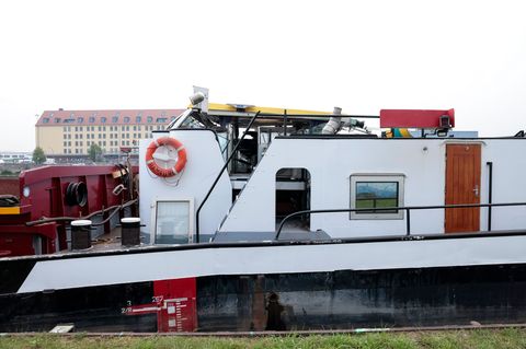 Bei der Kollision mit einer Brücke wurde das Führerhaus eines Schiffes auf dem Stichkanal in Osnabrück beschädigt. Foto: David E