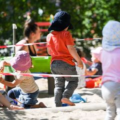 Die Fachkraftquote in Deutschlands Kitas sinkt tendenziell (Symbolbild)
