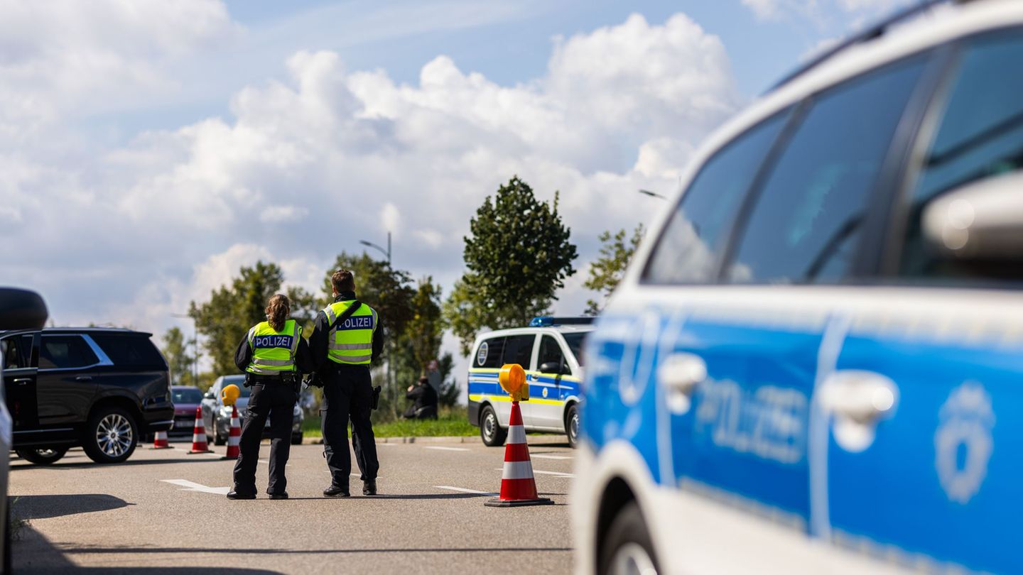 Seit Monaten kontrollieren Bundespolizisten an der Grenze. (Archivbild) Foto: Philipp von Ditfurth/dpa