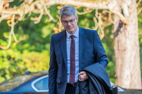 Patrick Schnieder bei seiner Ankunf in der Villa