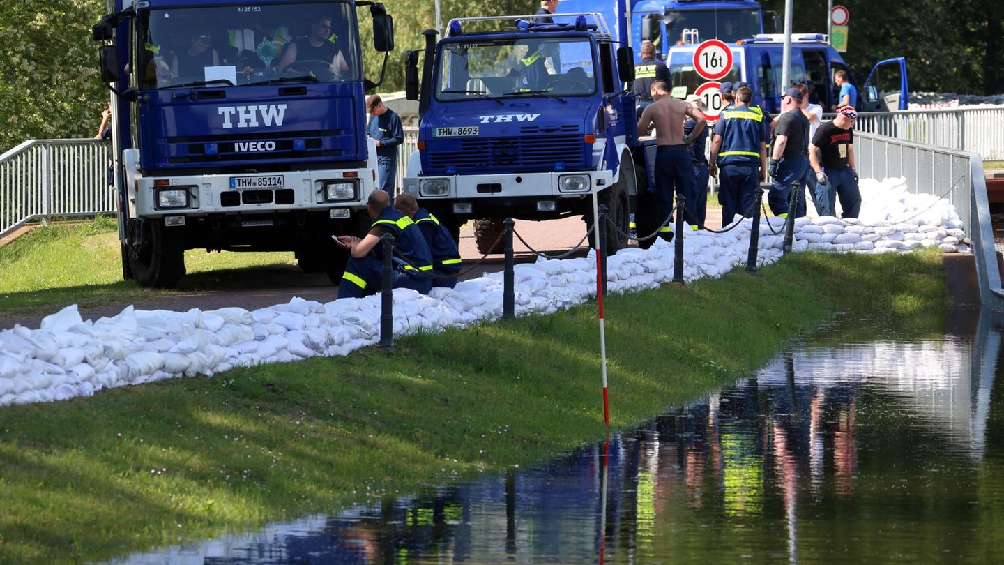 In Mecklenburg-Vorpommern soll der Einsatz im Katastrophenschutz mit einem Ehrenzeichen gewürdigt werden. (Symbolbild) Foto: Jen