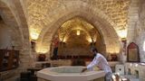 Palästinensische Arbeiter restaurieren am 23. Mai 2022 Teile des Hamam al-Samra