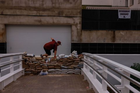 Ein Ex-Hurrikan zog über den Atlantik und setzte Teile Spaniens unter Wasser. Foto: Rober Solsona/Europapress/dpa