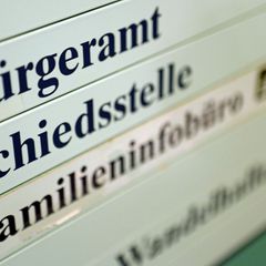 Schiedsstellen sind bei den Kommunen, Notaren und ausgewählten Rechtsanwälten eingerichtet. (Symbolbild) Foto: Jan Woitas/dpa-Ze