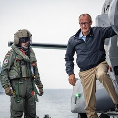 Bundeskanzler Friedrich Merz im August auf der Fregatte "Bayern" bei Warnemünde