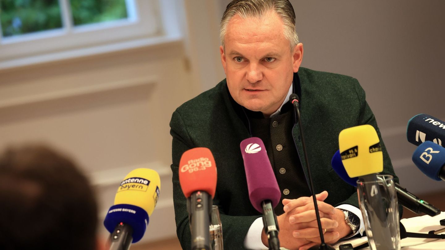 Wiesn-Chef Christian Scharpf will künftig schneller auf solche Situationen reagieren. Foto: Karl-Josef Hildenbrand/dpa