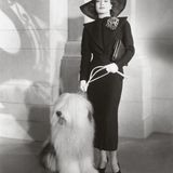 Joan Crawford mit einer Miriam-Haskell-Brosche, 1930er-Jahre