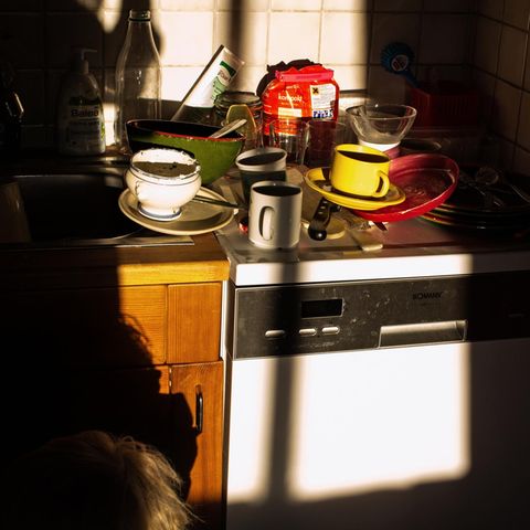 Eine chaotische Küche war für Doreen Steinitz viel mehr als nur das. In ihrem Messie-Chaos steckte ein System, das sie selbst erst nach Jahren begriff (Symbolbild)     