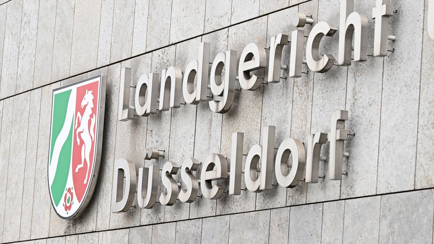 Für den Messerangriff auf einen 81-Jährigen ist ein Dortmunder zu fünf Jahren Haft und Psychiatrie verurteilt worden. (Archivbil