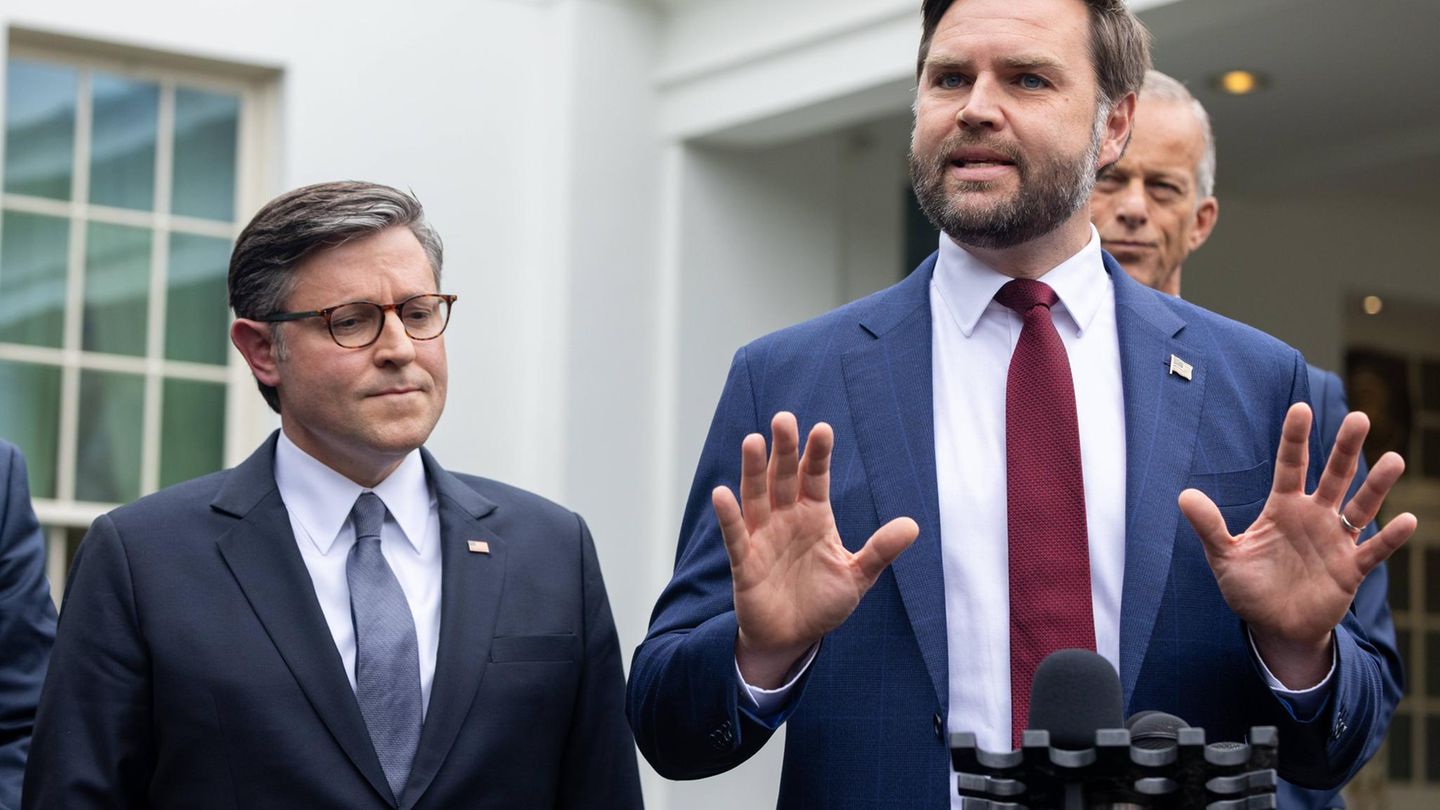 US-Vizepräsident JD Vance mit weiteren Politikern bei der Pressekonferenz zum Shutdown
