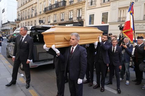 Ohne Blumen und Souvenirs - so wollte es die Familie. Foto: Michel Euler/AP/dpa