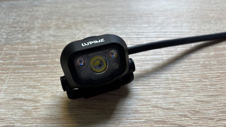 stern Stirnlampen-Test 2025: Zehn Modelle im Spotlight stern Stirnlampen-Test 2025: Lupine Penta Pro 4