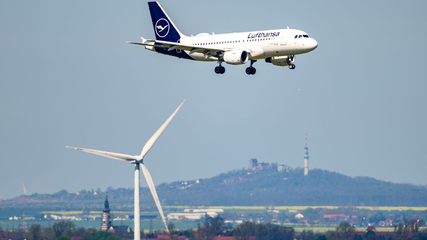 Bündnis fordert Erhalt der Lufthansa-Flüge ab Leipzig/Halle und Dresden (Archivbild) Foto: Hendrik Schmidt/dpa