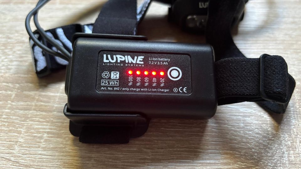 stern Stirnlampen-Test: Zehn Modelle im Vergleich stern Stirnlampen-Test 2025: Lupine Penta Pro 4 Akku