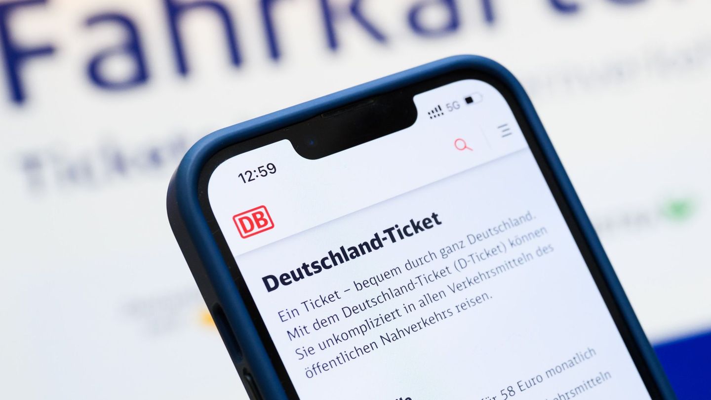 Über die Deutsche Bahn können Deutschlandtickets im Raum Lüchow-Dannenberg weiter gekauft werden. (Archivbild) Foto: Julian Stra