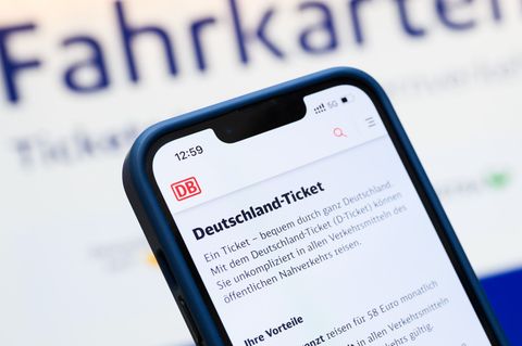 Über die Deutsche Bahn können Deutschlandtickets im Raum Lüchow-Dannenberg weiter gekauft werden. (Archivbild) Foto: Julian Stra