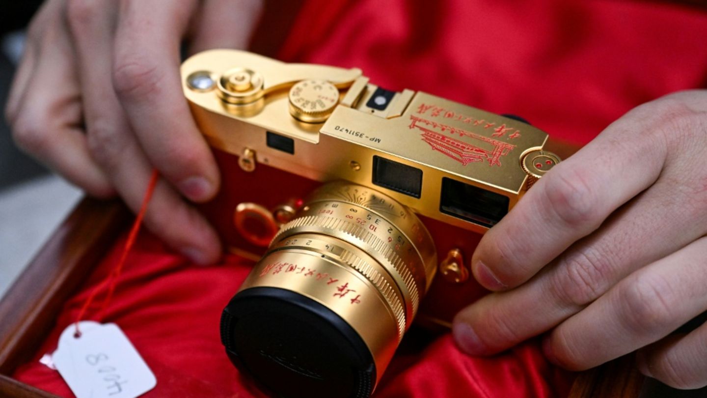 Gold-Edition einer Leica-Kamera