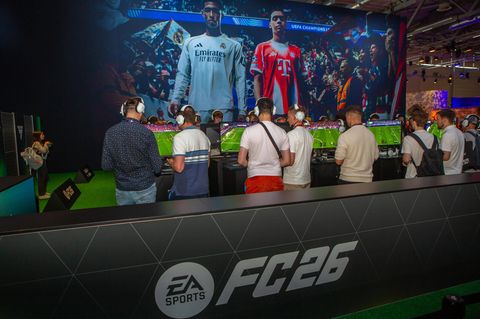 EA präsentiert auf der Gamescom in Köln das neue Spiel "EA Sports FC" auf großem Bildschirm