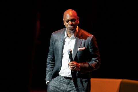 In Saudi-Arabien sollen Comedians wie Dave Chappelle gewaltige Gagen erhalten. (Archivbild) Foto: Gemunu Amarasinghe/AP/dpa