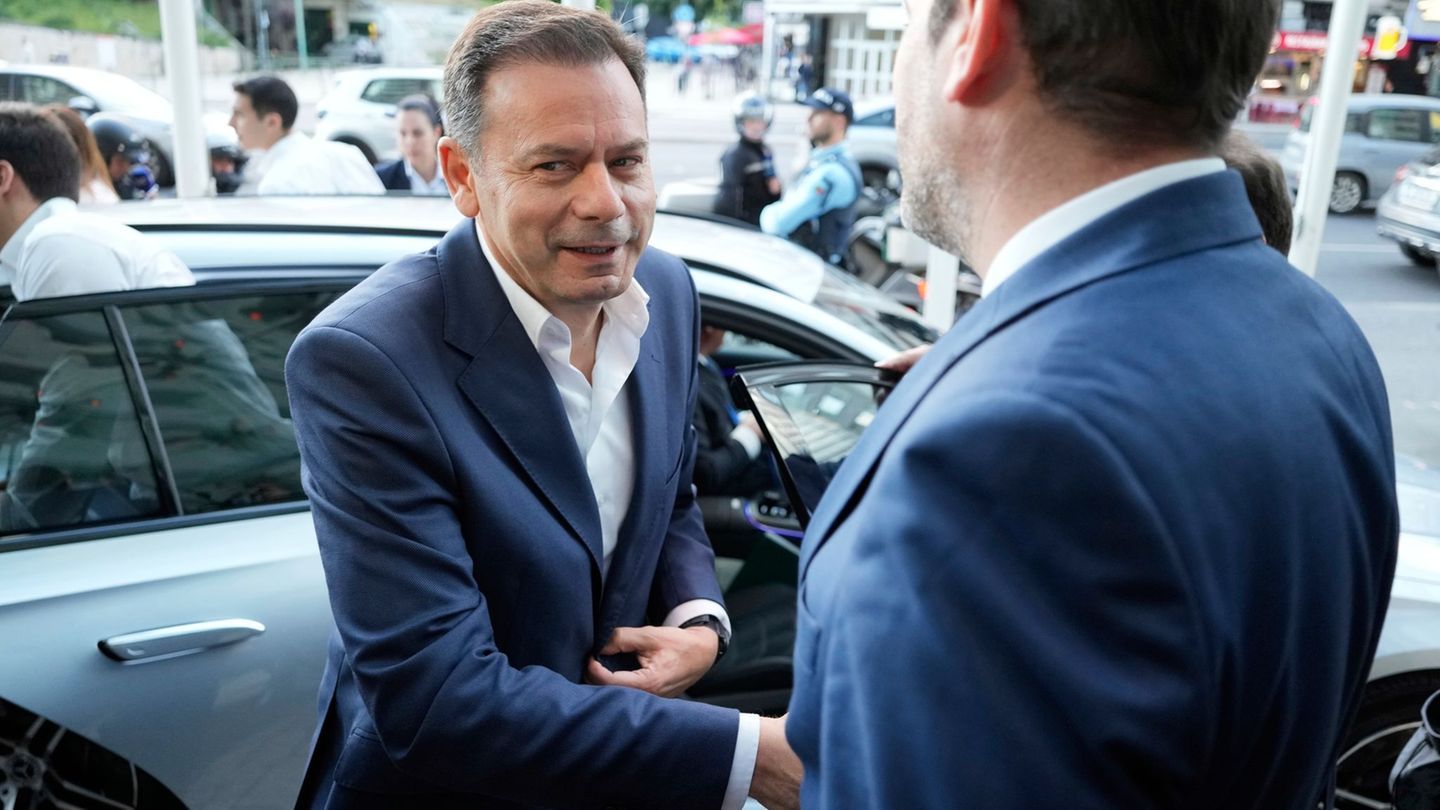 Unter Ministerpräsident Montenegro haben es Migranten in Portugal künftig schwerer. (Archivbild) Foto: Armando Franca/AP/dpa