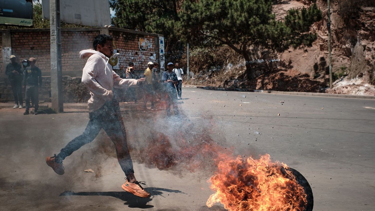 Die Gen Z-Bewegung und viele Einwohner der Stadt Antananarivo prangern die wiederkehrenden Wasser- und Stromausfälle sowie die M