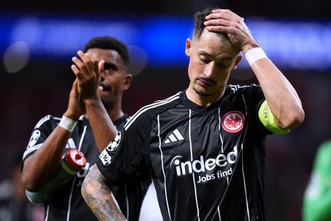 Robin Koch von Eintracht Frankfurt sieht enttäuscht aus nach der Niederlage gegen Atlético Madrid in der Champions League