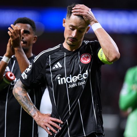 Robin Koch von Eintracht Frankfurt sieht enttäuscht aus nach der Niederlage gegen Atlético Madrid in der Champions League