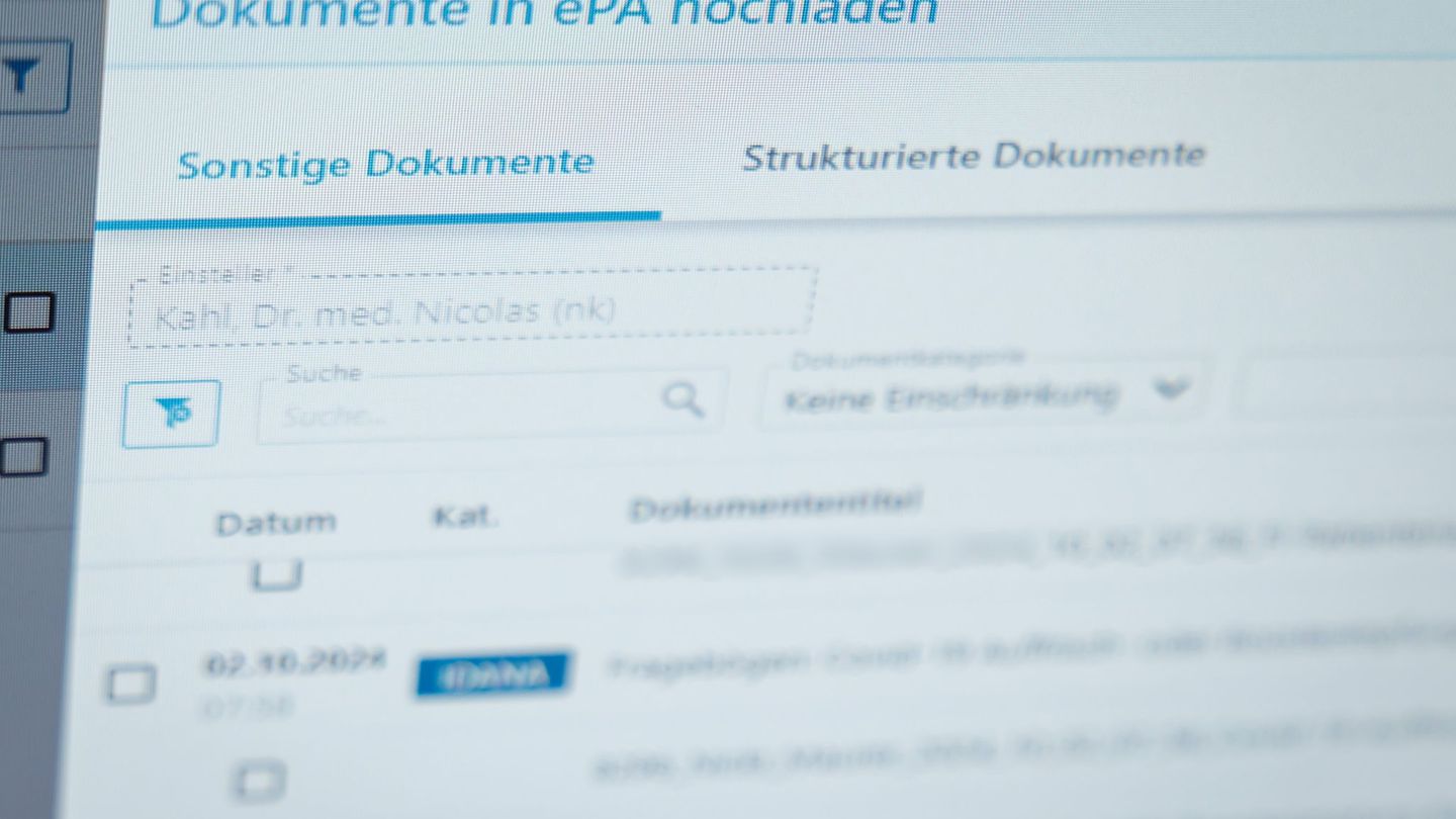 Zum Start der elektronischen Patientenakte sind bei den meisten Praxen in Sachsen die technischen Voraussetzungen gegeben. (Symb