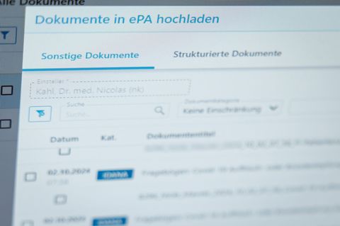 Zum Start der elektronischen Patientenakte sind bei den meisten Praxen in Sachsen die technischen Voraussetzungen gegeben. (Symb