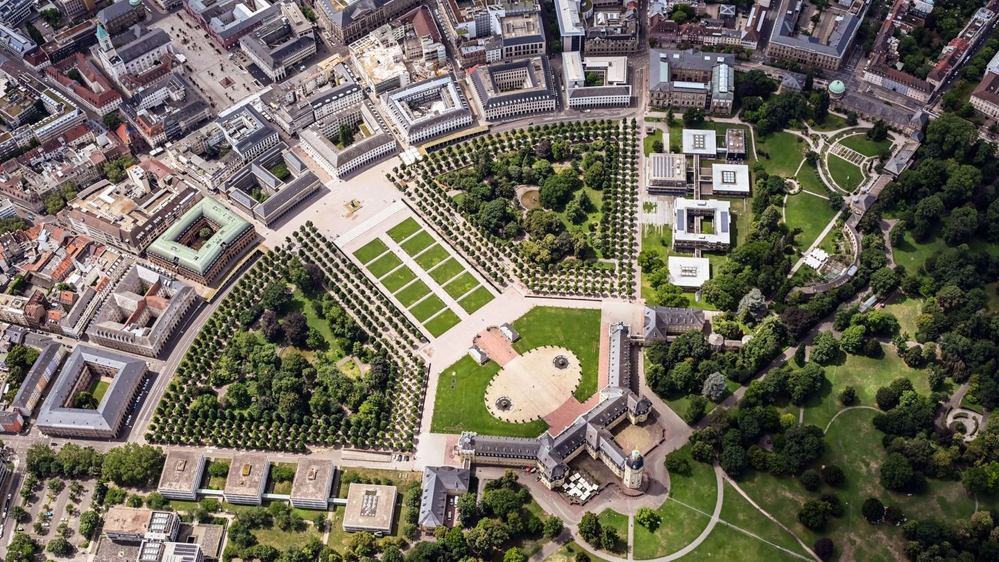 Seit 75 Jahren ist Karlsruhe "Residenz des Rechts". (Archivbild) Foto: Uli Deck/dpa