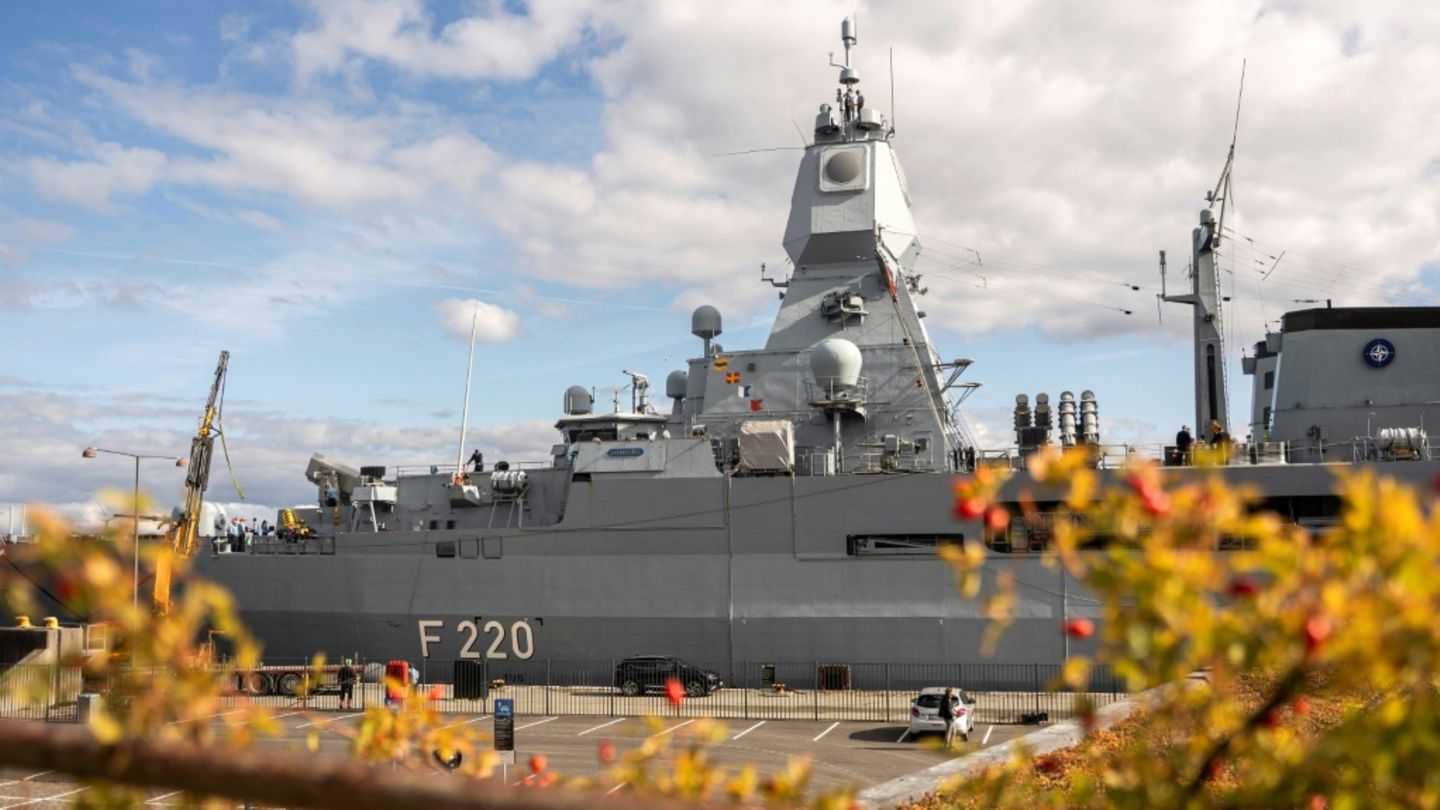 Die Fregatte "Hamburg" im Hafen von Kopenhagen