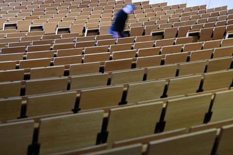 An diesem Mittwoch beginnt das Wintersemester an den Hochschulen, auch in Frankfurt. Foto: Arne Dedert/dpa