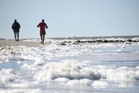 Besonders im Herbst und Winter nehmen die Stürme auf Sylt zu. (Symbolbild) Foto: Lea Albert/dpa