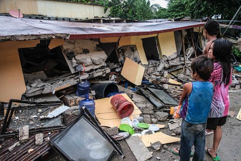Viele Gebäude stürzten bei den schweren Erdstößen ein. Foto: Uncredited/AP/dpa