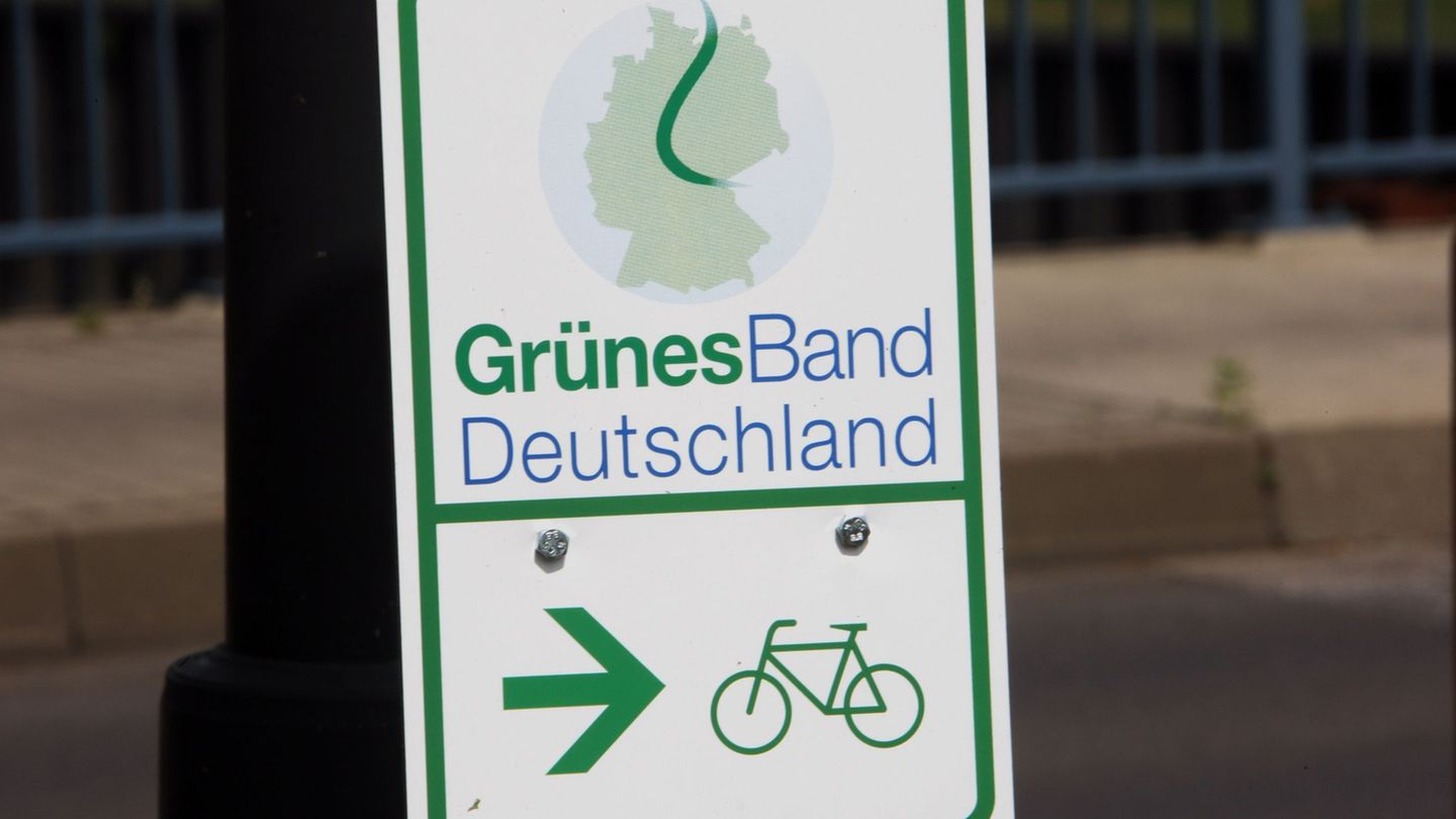 Aus der einst streng bewachten innerdeutschen Grenze wurde das Grüne Band, ein Refugium der Natur, das man zu Fuß oder mit dem R