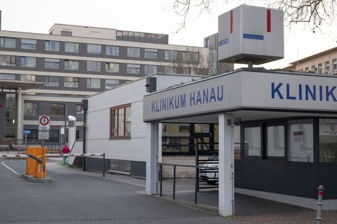 Vermutlich weil ein Patient in einem Zimmer Toilettenpapier angezündet hat, kam es in dem Hanauer Klinikum zu einem Feuerwehrein