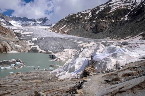 Die Schweizer Gletscher haben innerhalb von zehn Jahren ein Viertel ihrer Eismasse verloren (Archivbild) Foto: Matthias Schrader