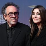 US-Filmemacher Tim Burton, 67, und die italienische Schauspielerin Monica Bellucci, 60, waren nur zwei Jahre zusammen und verkündeten am 19. September ihre Trennung. Bellucci hatte die Beziehung 2023 öffentlich gemacht. Der US-Regisseur besetzte sie in seiner Fantasy-Horrorkomödie "Beetlejuice Beetlejuice", die vergangenes Jahr beim Filmfestival in Venedig vorgestellt wurde