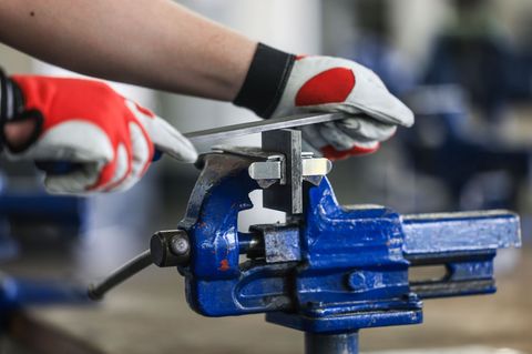 Der exportorientierte Maschinenbau leidet unter dem Zollstreit mit den USA. (Symbolbild) Foto: Oliver Berg/dpa