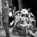 Julie Andrews auf der Bühne mit Rex Harrison in "My Fair Lady"