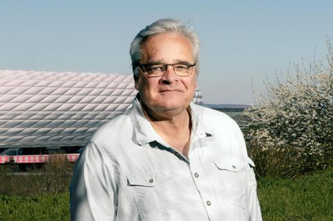 Ex-Galileo-Moderator Robert Biegert, 63, vor der Allianz Arena in München