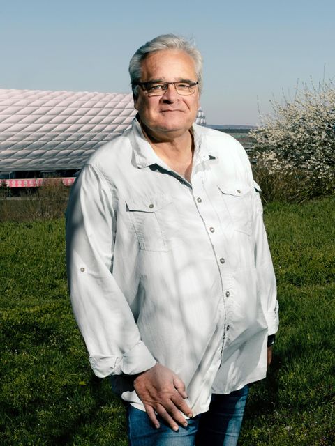Ex-Galileo-Moderator Robert Biegert, 63, vor der Allianz Arena in München