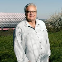 Ex-Galileo-Moderator Robert Biegert, 63, vor der Allianz Arena in München