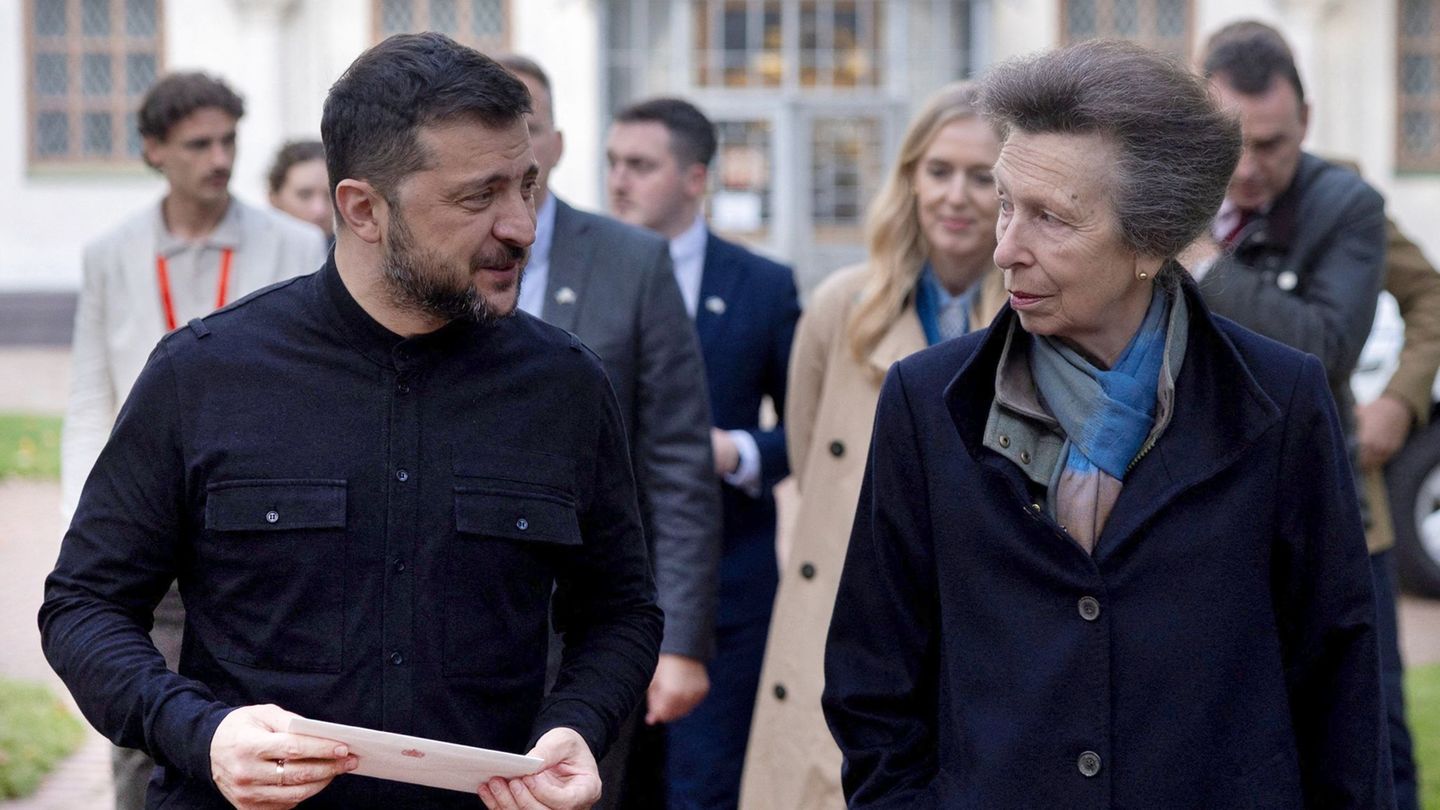 Prinzessin Anne überreichte dem ukrainischen Präsidenten Wolodymyr Selenskyj einen Brief mit Emblem des Königshauses. Foto: Thom