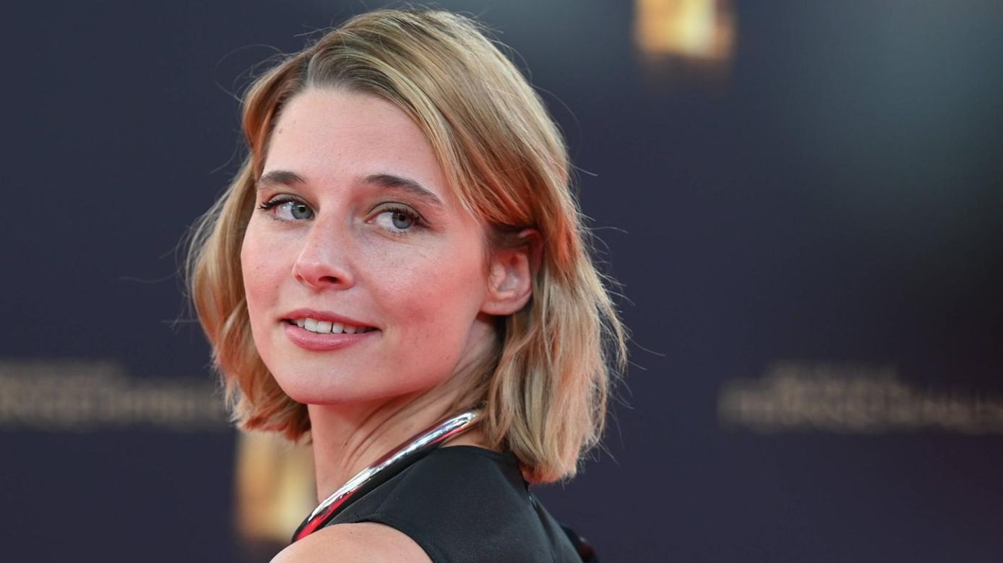 Svenja Jung, 32, spielt die Hauptrolle in "naked", einer neuen ARD-Serie über Sexsucht und Co-Abhängigkeit
