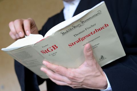 In Mecklenburg-Vorpommern sinkt die Zahl der Bewerber für das Justiz-Referendariat. (Symbolbild) Foto: Andreas Gebert/dpa