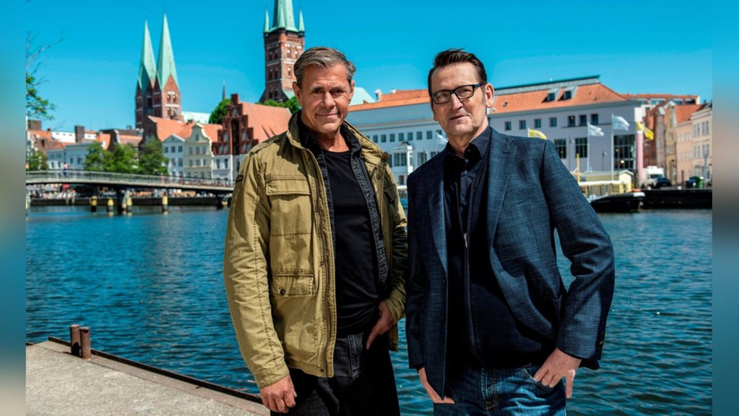 Sven Martinek (l.) und Ingo Naujoks bei den Dreharbeiten zu "Morden im Norden: Weil du böse bist".