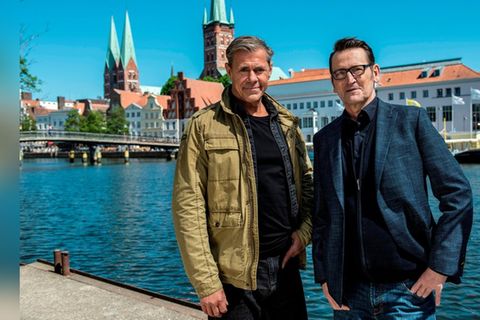 Sven Martinek (l.) und Ingo Naujoks bei den Dreharbeiten zu "Morden im Norden: Weil du böse bist".