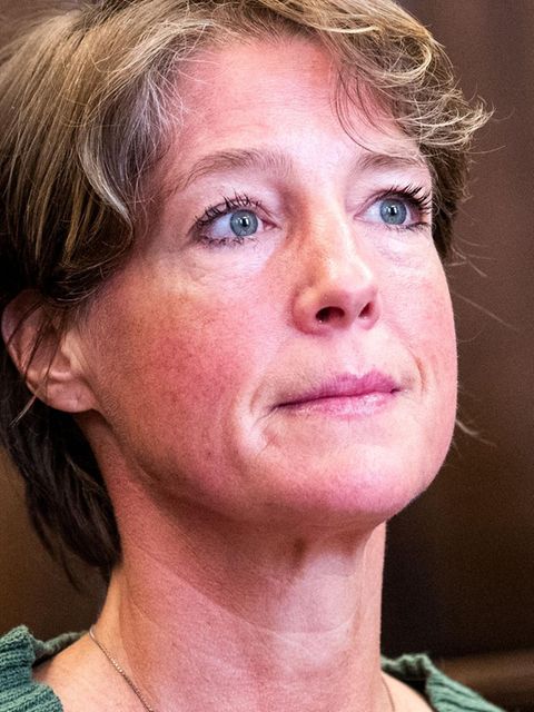 Christina Block sitzt am 14. Prozesstag aufrecht im Gerichtssaal in Hamburg